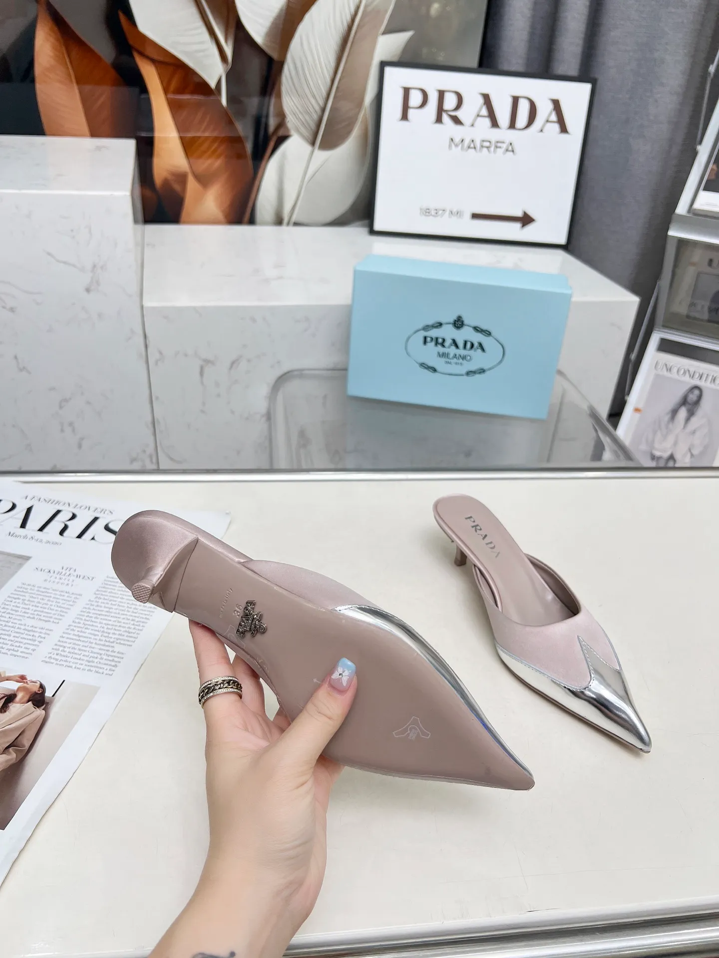 👟👟Ex-factory price 520👟👟 🏧2025 T show Mule shoes, silk pointed toe series🏧 (highest version with top packaging) PRADA 2025𝐬𝐬Prada new product, (top version) is coming! prada25 "T-stage show style" mainly promotes hot-selling styles, made of silk material and TPU Muller series spring and summer single shoes and sandals series. Made of high-quality silk satin and Tpu mirror material, a full range of simple light plate logo hot stamping. ——————————————————❣️ 2025SS PRADA spring and summer simple style, it looks so good. Various Internet celebrities have planted popular styles, awakening the imagination of skirt trains, corsets and bra curves, streamlined to the extreme ~ super popular series of hot products, with iconic logos on the heels or on the feet, as well as prismatic pointed toes, and angular lines are clearly defined.  Prada spring2025’s latest presentation is also wonderful with different styles! This season's Prada styles are simpler in design than before. They don't deliberately pursue a trendy or sporty feeling. They are all natural. The colors are also made of bright spring and summer eye-catching colored silks with pointed toes. They are so simple and beautiful. 😋The original shoes are developed and purchased from Italian counters, and are reproduced 1:1 according to the original taste. The newly opened low heel of 4cm has the same concave and convex height as the original version, creating a variety of sandals and slippers: low heel, pointed toe and half drag. 💛❤️ 💛❤️ ⚛Baotou low heel 4cm. ⚛Sale size: 35-41 (customized at 42.43) ⚛Top silk satin fabric + sheepskin lining + Italian triple-A cowhide bottom. 💙"Multiple colors, all official colors can be produced".